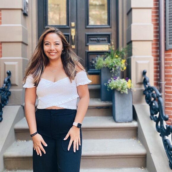 Meet your Posher, Laura - Picture 1 of 7